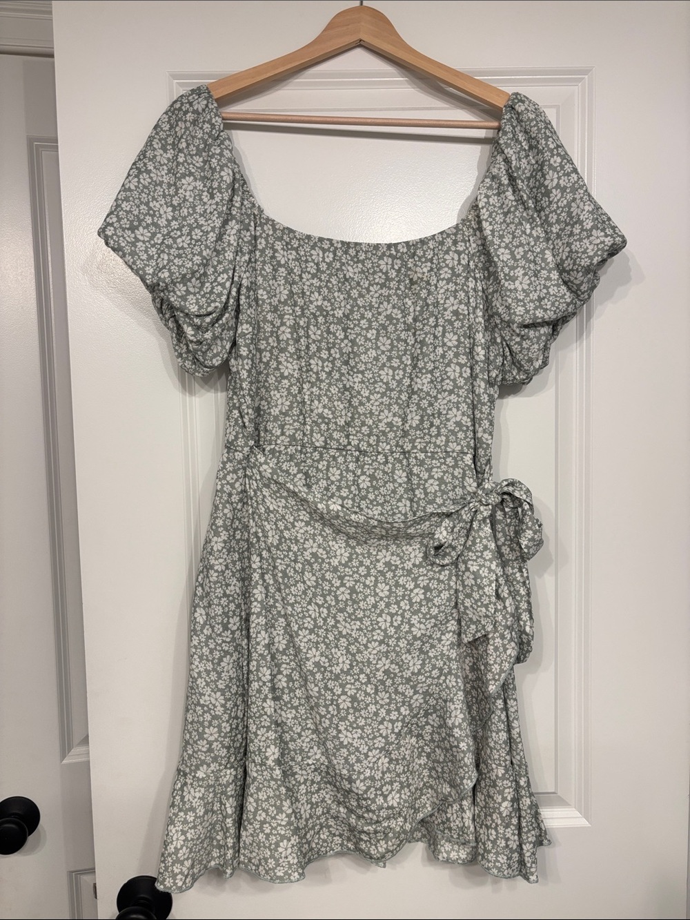Trixxi Sage Green Floral Puff-Sleeve Mini Dress